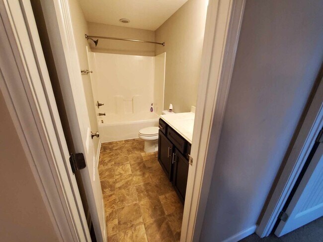 Building Photo - 4 bedroom available for move in August 1st...