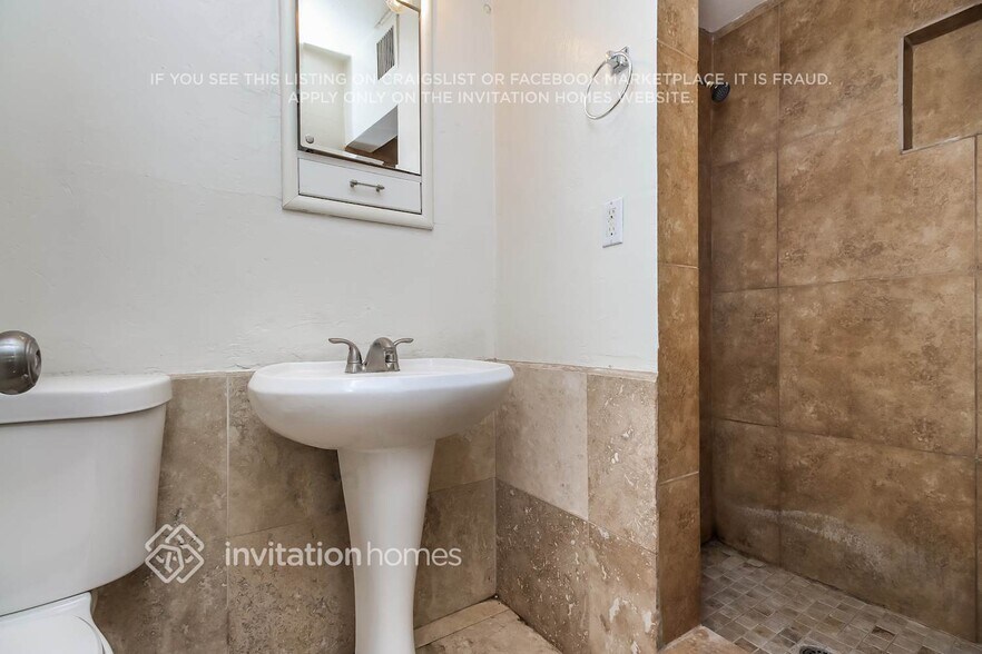 Building Photo - 7641 E Verde Ln