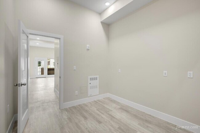 Building Photo - 70 Terra Vista Ave