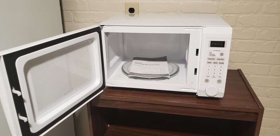Microwave - 1016 S Franklin St
