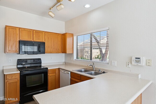 Building Photo - 6346 W Hess St