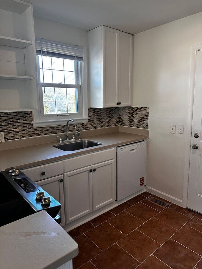 Building Photo - Adorable Sylvan Heights