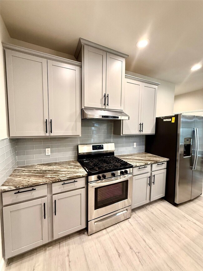 Building Photo - 141 Eliana Shores Dr