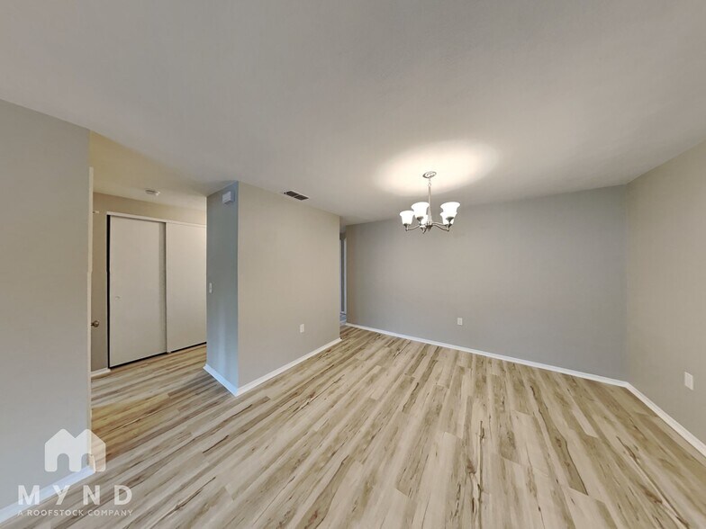 Building Photo - 5801 Elena Dr