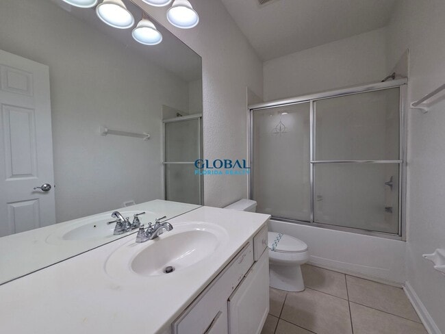 Building Photo - 3Bdrm Townhome -- Gated Community of Vista...