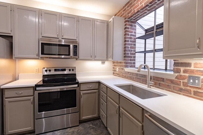 Building Photo - South Austin Gem: Cozy 2BR Home with Stunning Downtown Views, Minutes from Barton Creek Greenbelt!