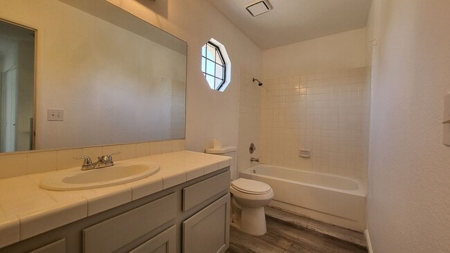 Building Photo - Henderson Home