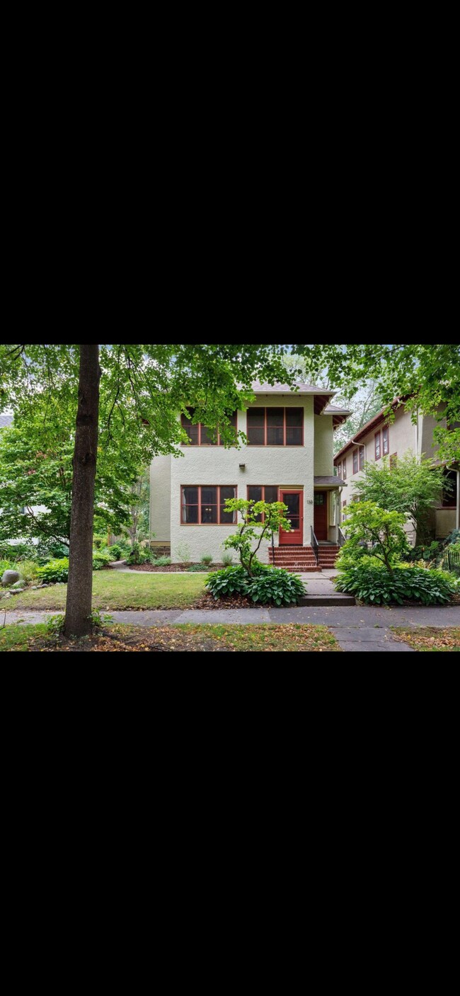 Front entrance - 138 Cecil St SE