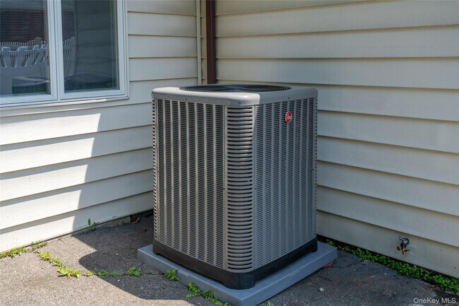 Building Photo - 17 Edgar Ct