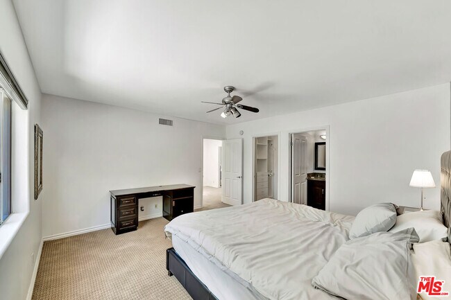 Building Photo - 14916 Hesby St