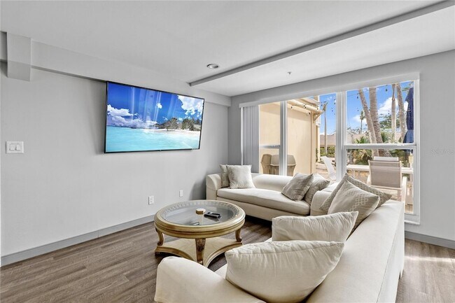 Building Photo - 601 Longboat Club Rd