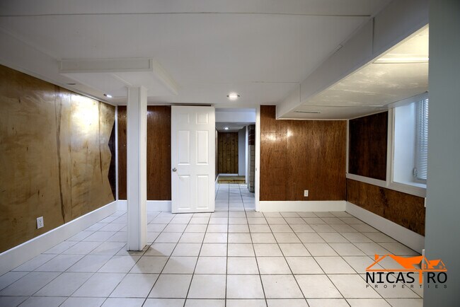 Building Photo - 2254 Indianola Ave
