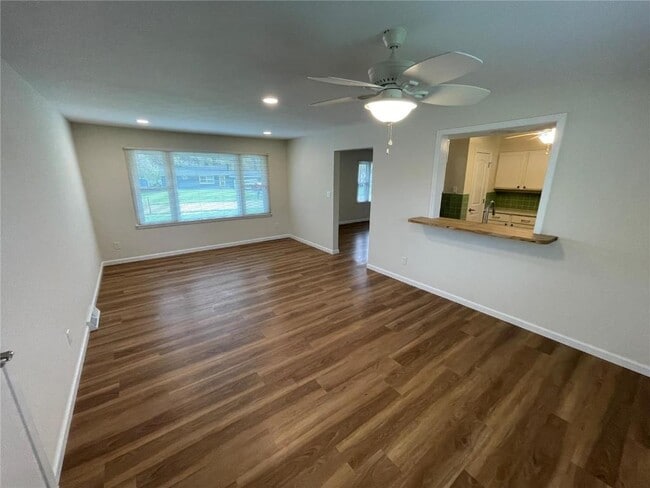 Building Photo - 433 Essen Ln