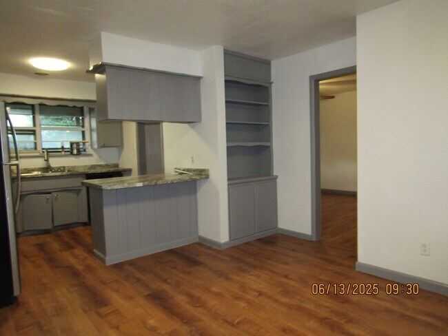 Building Photo - 1329 SE Clover Ln