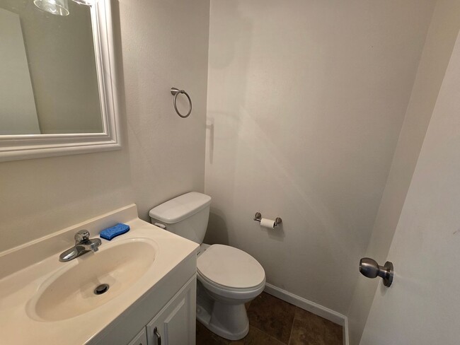 Building Photo - Orlando - 3 Bedroom, 2 Bathroom - $2,295.00