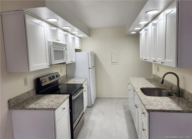 Primary Photo - 50 Aiken St