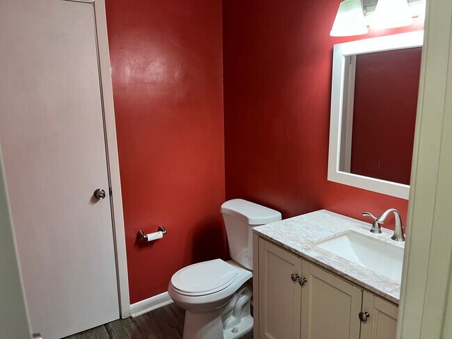 Building Photo - 3BR/ 1.5BA, Home in Rocky Hill