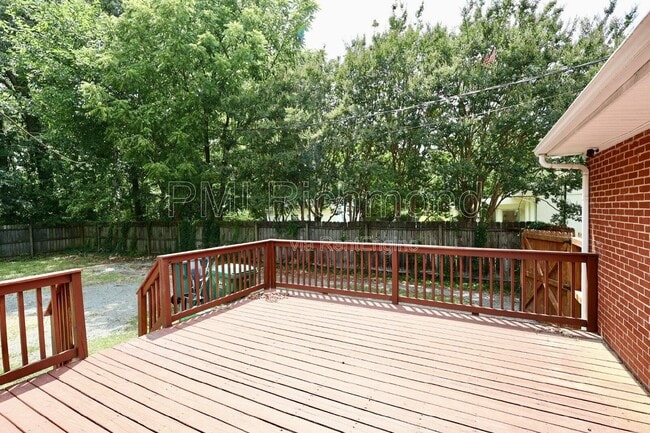 Building Photo - 5601 Eunice Dr