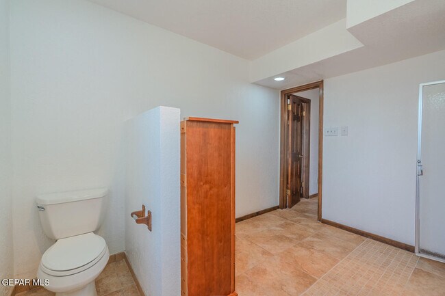 Building Photo - 6815 Villa Hermosa Dr
