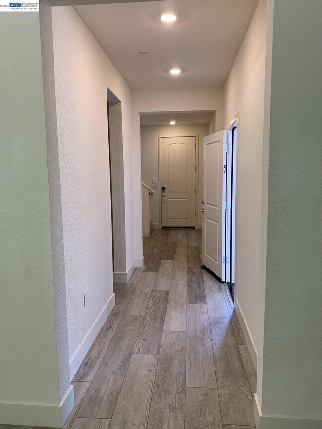 Building Photo - 7149 Diamond Ave