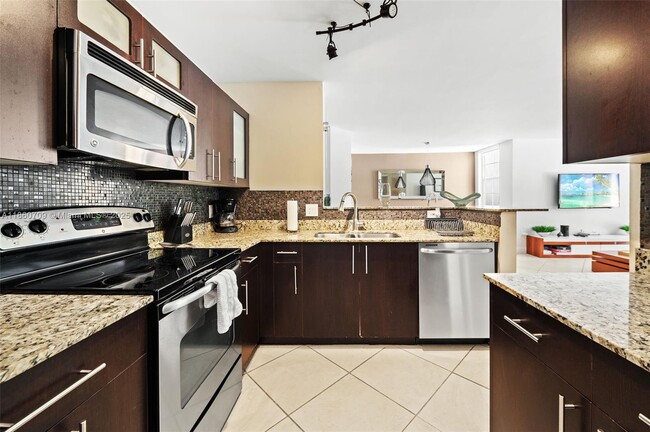 Building Photo - 19555 E Country Club Dr