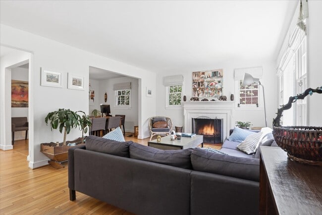 Building Photo - 3221 Coquelin Terrace