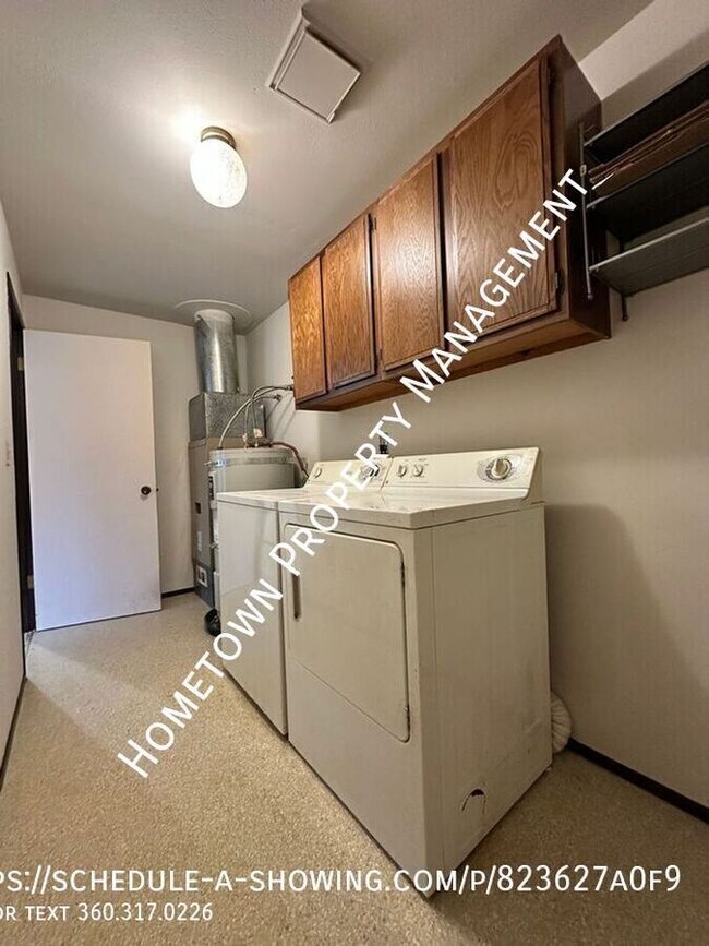 Building Photo - Beautiful 2 Bedroom Duplex in West Olympia...