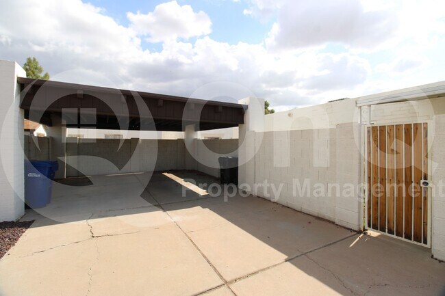 Building Photo - 1725 N Date