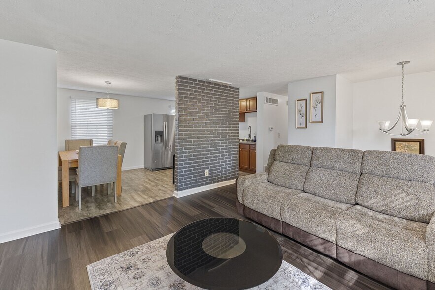 Building Photo - 2737 Overdale Dr
