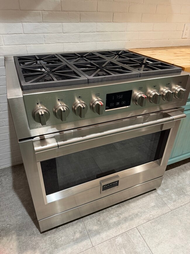 Building Photo - 7595 Saranac Ave