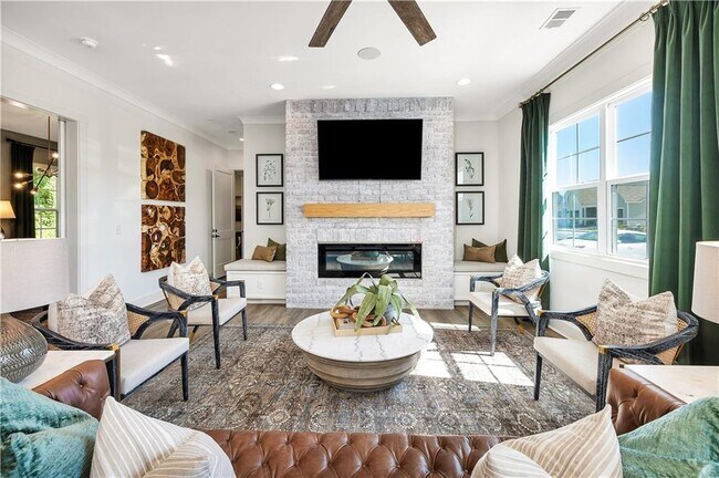 Building Photo - 245 Fox Run Dr