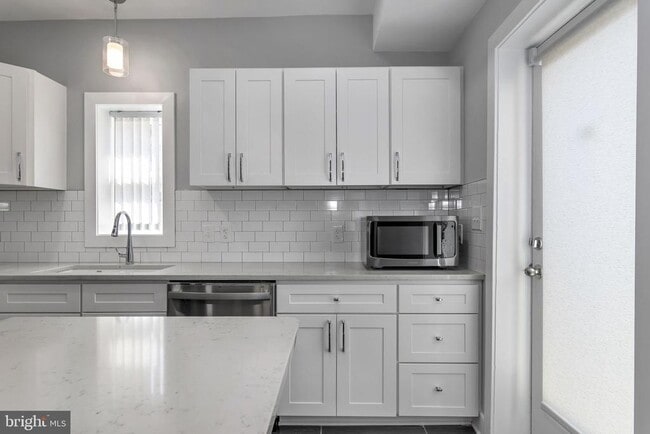 Building Photo - 1310 Riggs St NW