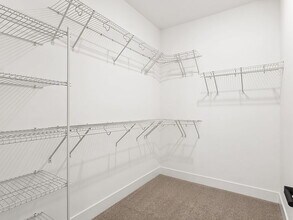 Building Photo - "Spacious 2-Bedroom Condo Oasis with 2 Baths in Prime Redmond Location – 1539 Sq Ft of Comfort!"