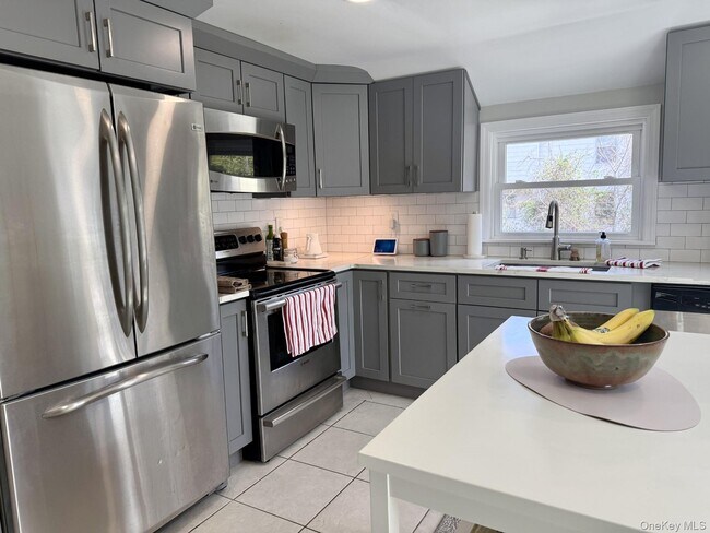 Building Photo - 104 Titicus Rd