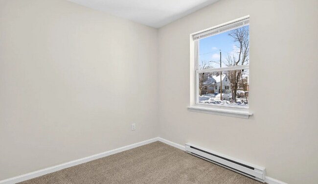 Building Photo - 13 Sligo St