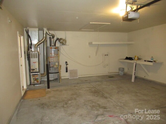 Building Photo - 122 Anastasia Ln