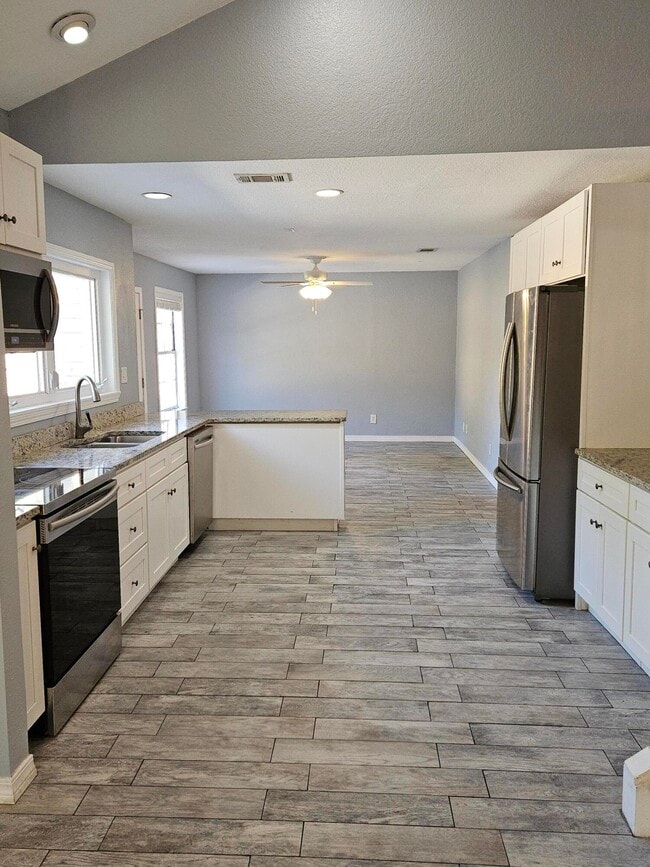 Building Photo - 1077 Woodlore Cir