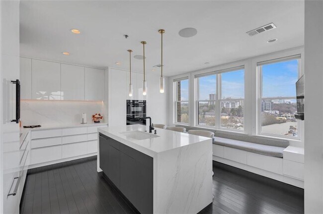 Building Photo - 2233 Peachtree Rd NE