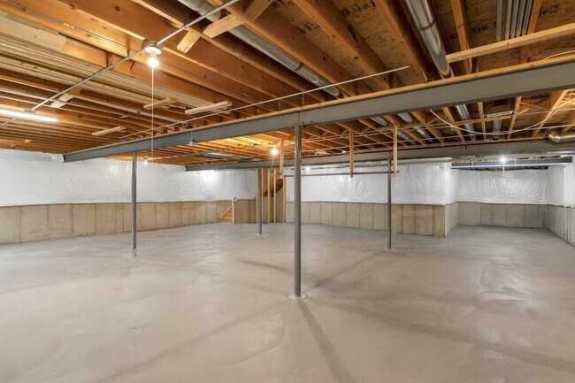 Building Photo - 2660 Harnish Dr