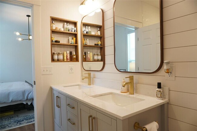 Building Photo - 8604 Capitol View Dr