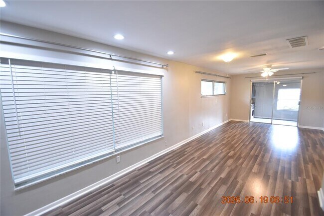 Building Photo - 3273 Harbor Lake Dr