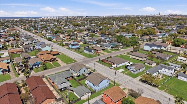 Building Photo - 2311 56th St