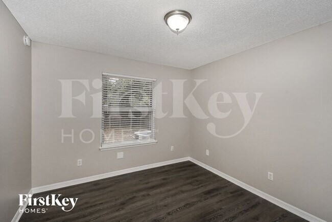 Building Photo - 3421 Provincial Cir S