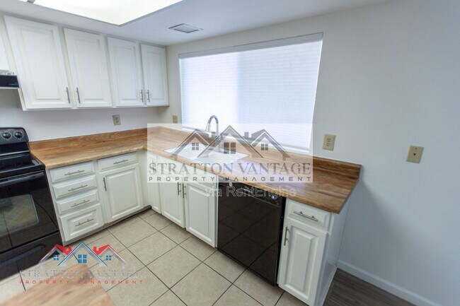 Building Photo - 7911 East Vía de Belleza