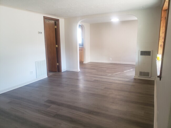 Building Photo - 4285 Parker Rd