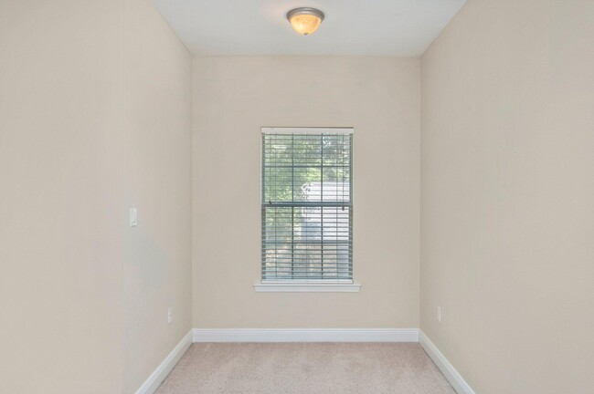 Building Photo - 532 Maple Ave