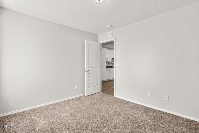 Building Photo - 778 Lemington St