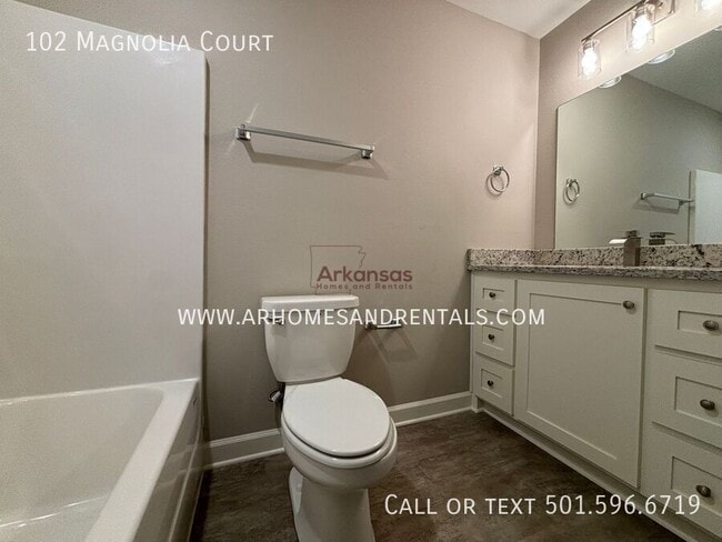 Building Photo - 102 Magnolia Ct