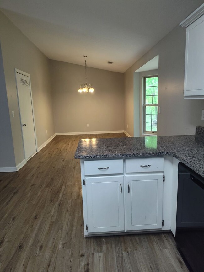 Building Photo - 3 bedroom, 2 bath ranch in Radcliff, Ky