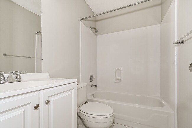 Building Photo - 9362 Garden Woods Dr